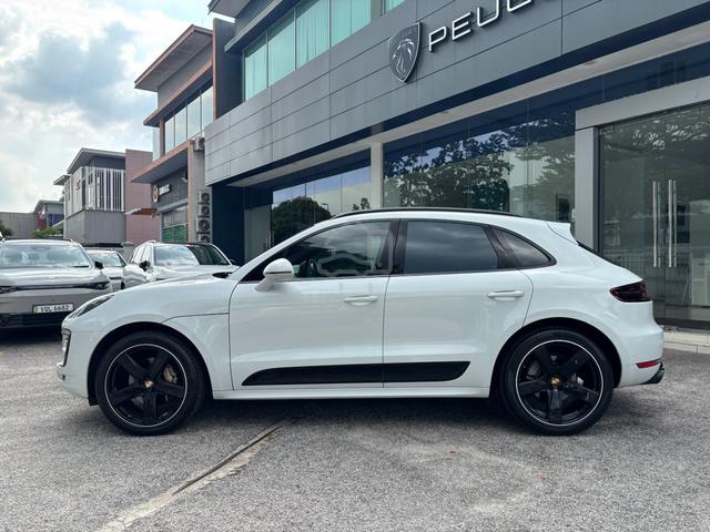 2016 Local Porsche Warranty MACAN S 3.0 84k Km - 3