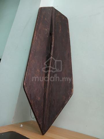 Perisai kayu terabai dayak - photo 3 of 4