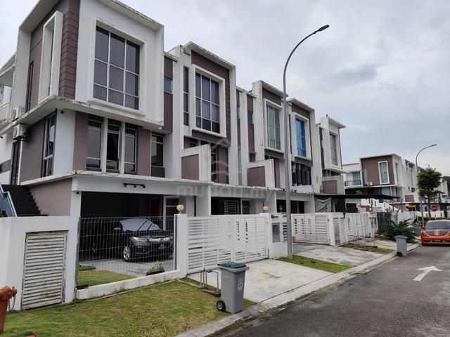 Imperial Jade Bandar Baru Seri Alam Masai 2.5-Storey Terrace House 1