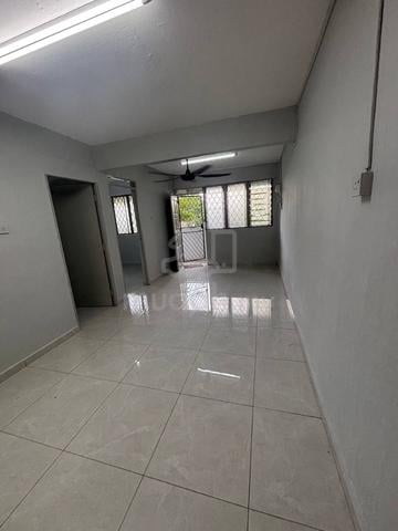 Flat Taman Ungku Tun Aminah 1