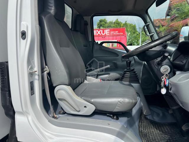 2016 Hino XZU600R BOX 10ft with steel floorboard - photo 3 of 6