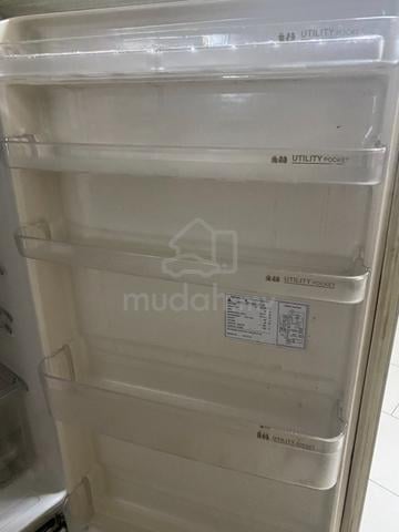 Well maintained Large Mitsubishi Fridge for Cheap - photo 3 of 5