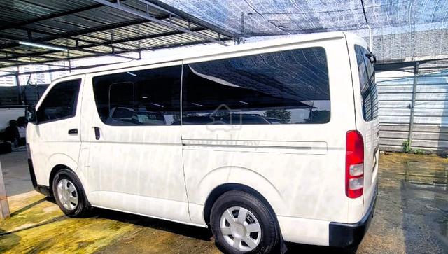 TOYOTA HIACE 2.5 WinDOW VAN MANUAL DIESEL - 2