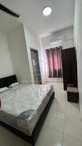 Double Deluxe Medium Room with Aircond and Toilet at Laman Haris 1