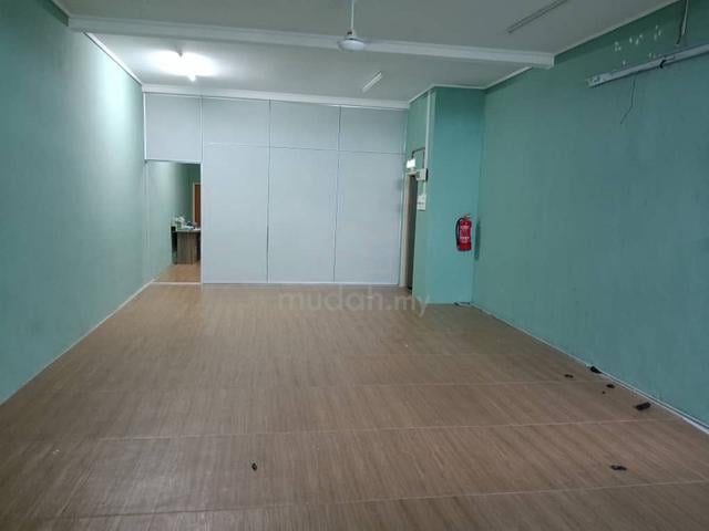 Lot pejabat tingkat satu untuk disewa 1