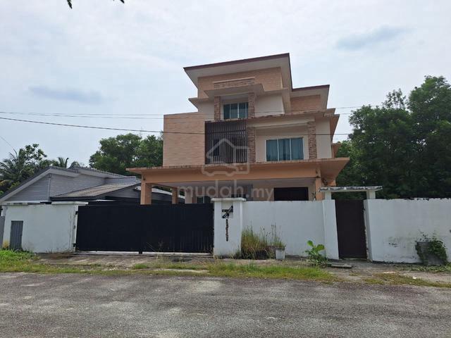 [Freehold] 3 Storey Bungalow Sungai Merab Selangor 1