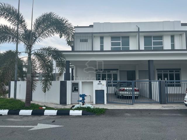 Corner Double Storey House for Rent 1