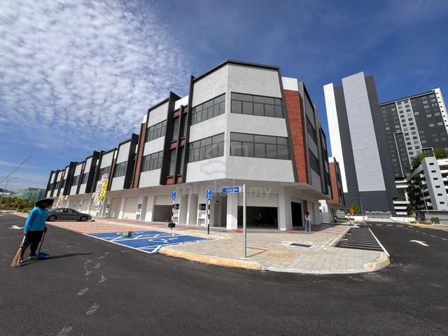 Gamuda cove Bay Street  Dengkil 3 storey corner shop for rent 1