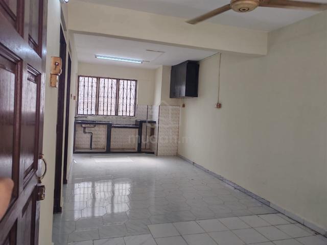 Flat Taman Ungku Tun Aminah 1