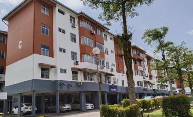 Sri Putra Apartment 1