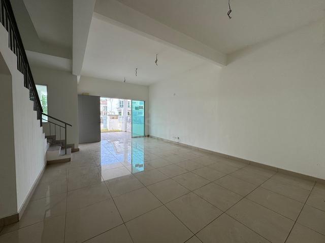 Bare END LOT 20x80 2 STOREY DIAMOND GARDEN Warisan Hijauan DENGKIL 1