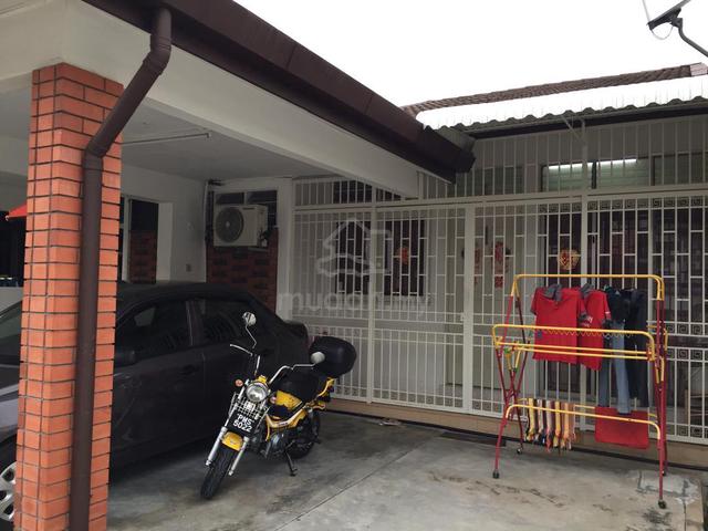 single storey terrace house at taman sri nibong for rent 1
