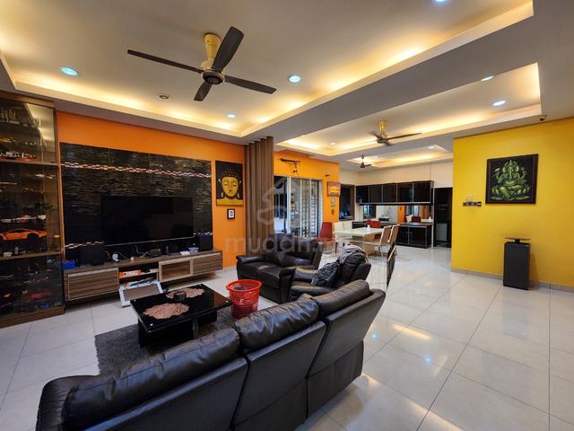 Beautiful and Well Maintained Semi Detached in Kemuning Palma For Sale 1