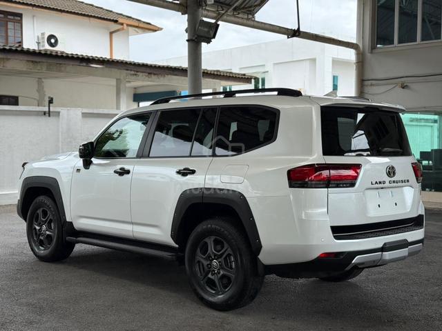 2023 Toyota Land Cruiser 300 GR-Sport 3.5 Petrol - 3