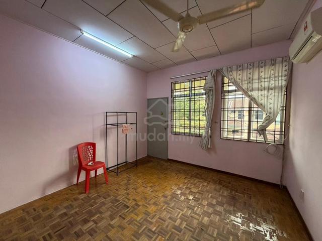 SPACIOUS Refurbished Double Storey Terrace @ Batu Berendam 1