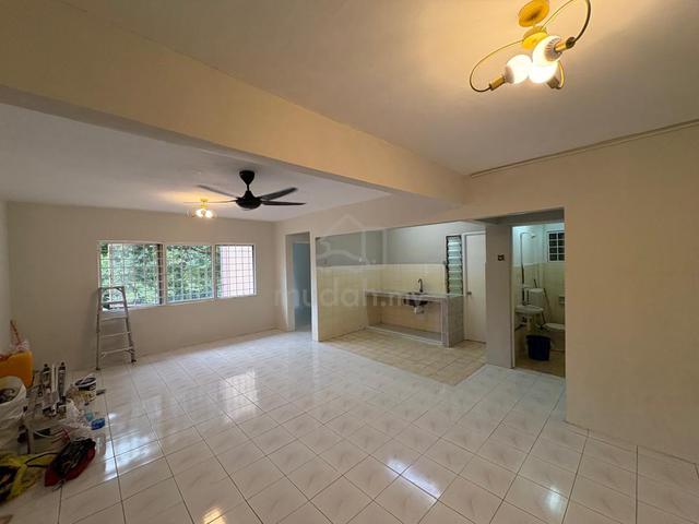 saujana apartment 1
