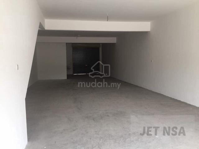 Pandamaran Klang Ground Floor Facing Main Road Shop Lot For Rent 1