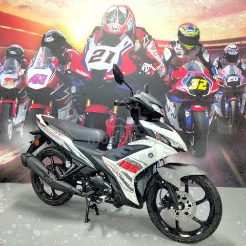 yamaha v8 motorcycle