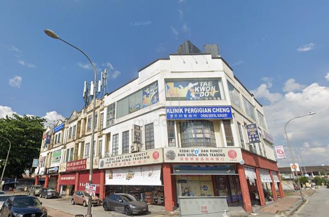 Taman midah cheras CORNER shop 3 storey facing mainroad 1