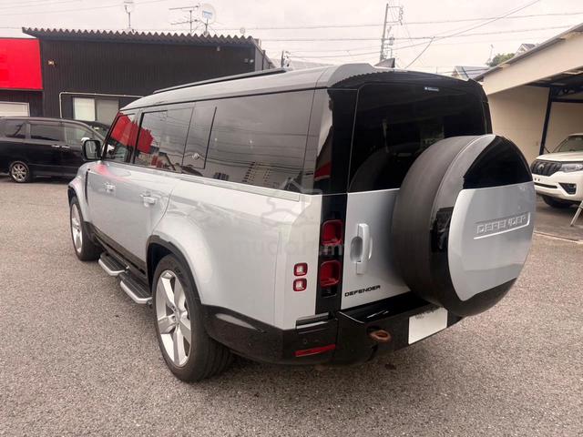 2023 Land Rover Defender 130 X-Dynamic HSE 3.0 - 5