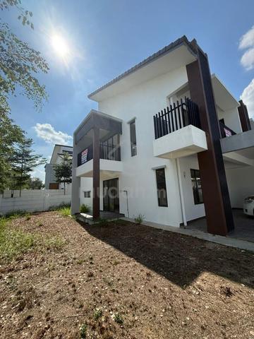 [ Corner Lot ] 2sty House ,Laman Tasik ,Serimba Bukit Mahkota , Kajang 1