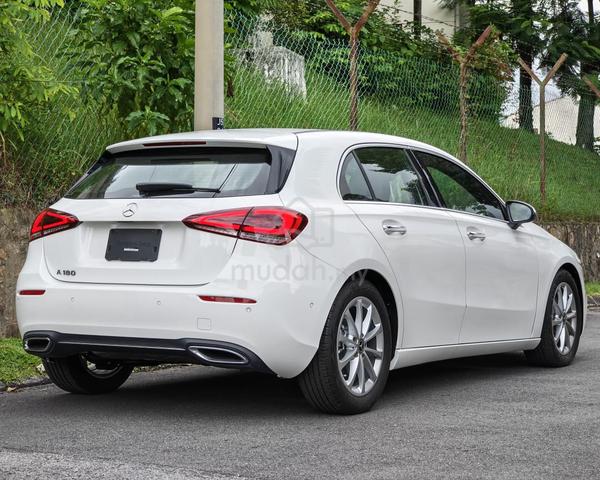 LOADED 2023 Mercedes Benz A180 1.3 TURBO PREMIUM - 2
