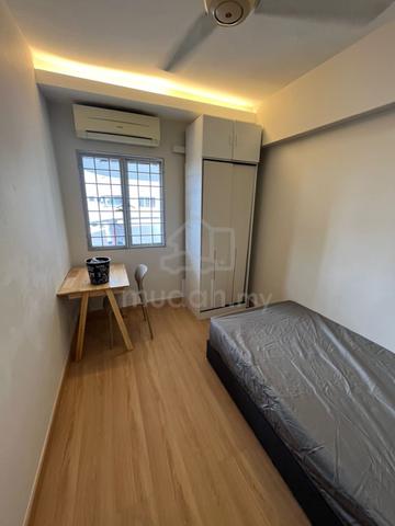 Villa Puteri CHou kit room for rent 1