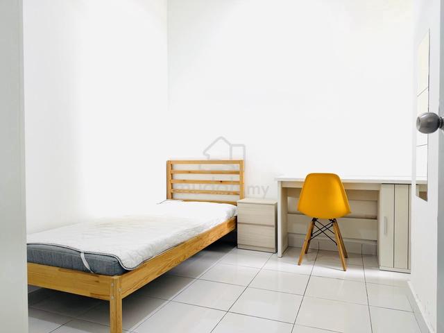 Female SingleRoom 7 mins Walking Distance to LRT Taman Melati 1