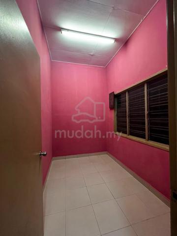 Single storey end lot for Sale in  Jalan Kebun 1