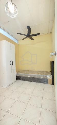 Room at Beverly Hills Penampang 1