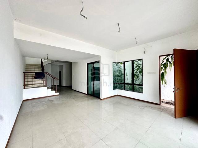 NEAR KLIA - 2 Storey Terrace Azalea Saujana KLIA, Sepang 1