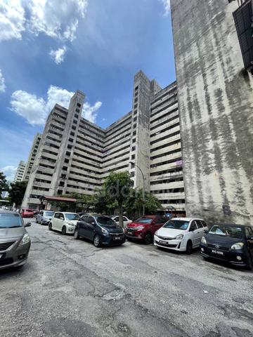 Pelangi Magna 1