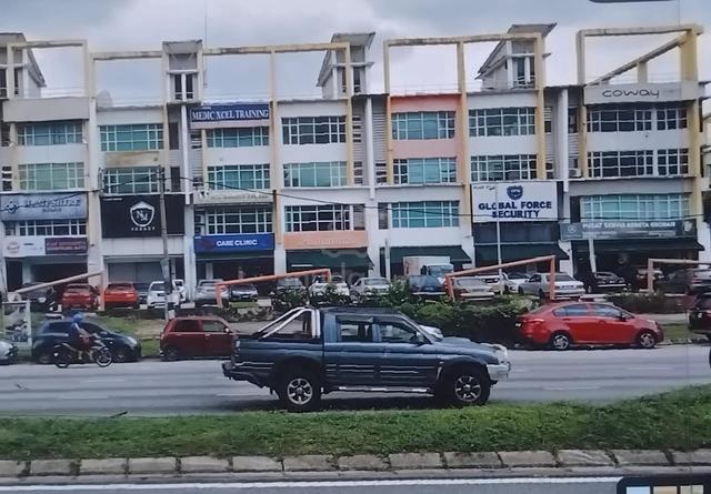 Ground Floor corner. Ulu Klang- Melawati  MRR2 Frontage. 1