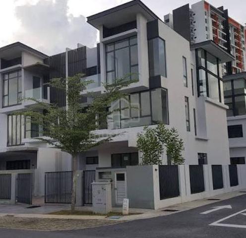 Mutiara Heights, Kajang, Very Spacious 3-Storey Home, Below Market! 1
