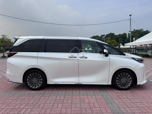 2024 Lexus Unregistered Recon Yr Lexus Lm500h - 4