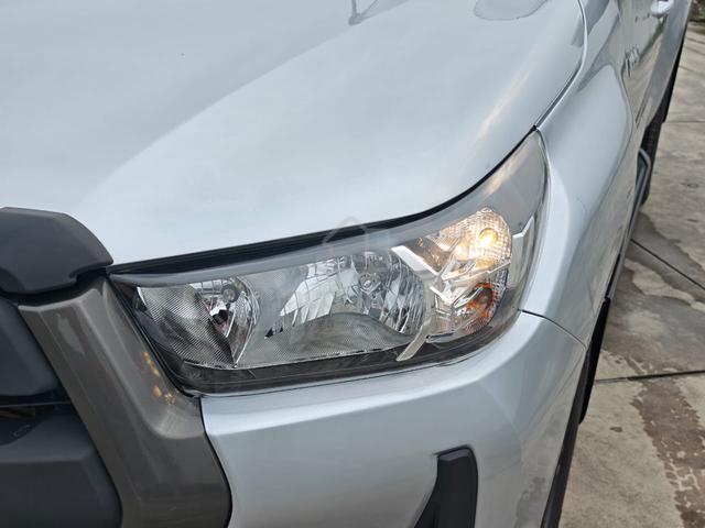 TOYOTA HILUX E 2.4 AT LOW MILEAGE PROMO Unit - 3