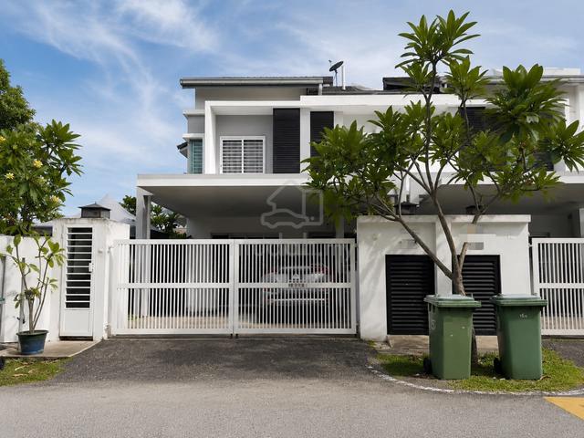 CORNER LOT  Guarded Laman Delfina Nilai Impian 1