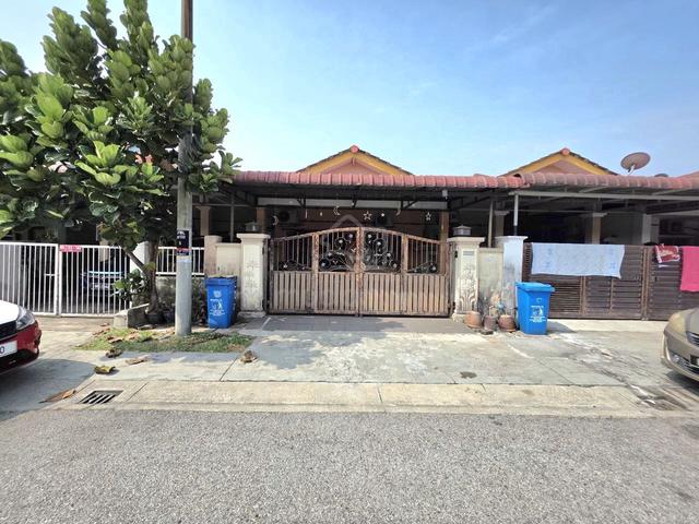 Dekat Sekolah 1