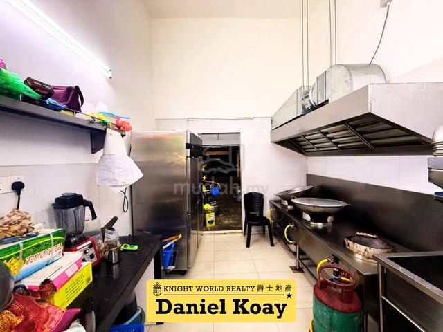 | Well Maintained | The Zen Shop Lot 950sf Near Queensbay 4