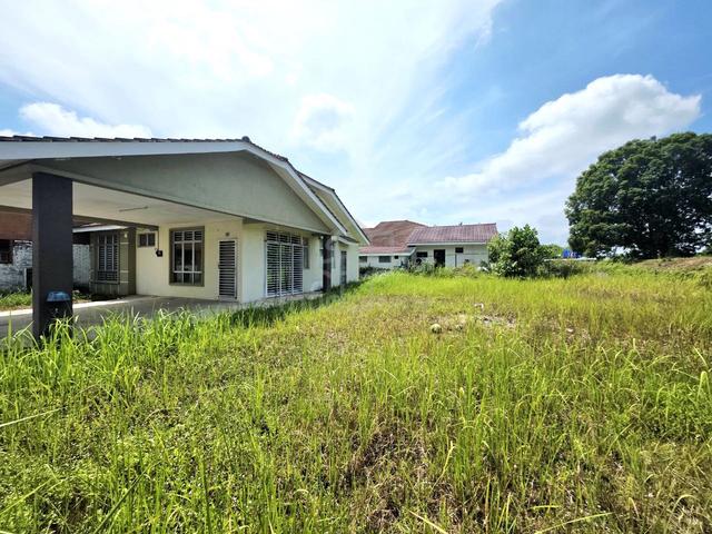 [CORNET LOT WITH RENOVATED TABLE TOP] Semi-D Bukit Rangin Perdana 2 1