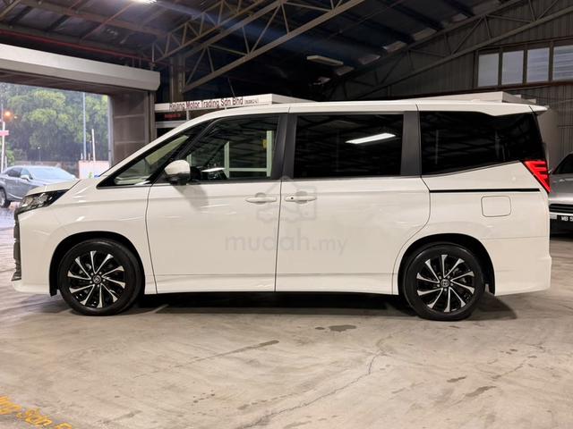 2023 Recon Toyota NOAH SZ 2 Power Door 7 Seater - 3