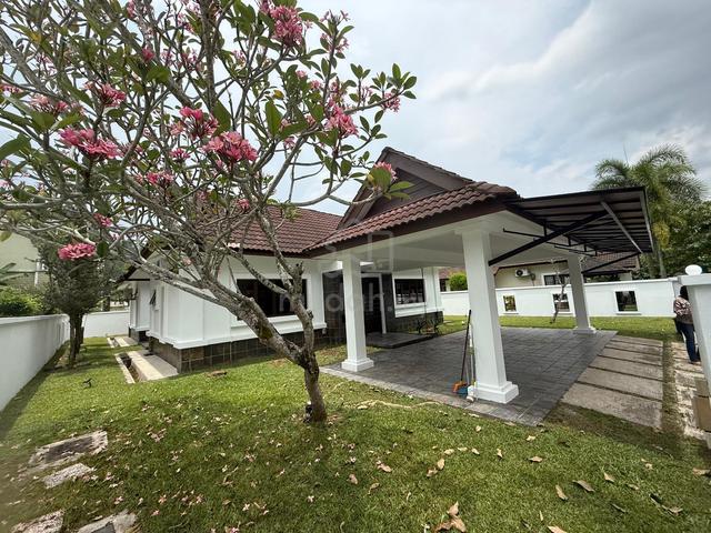 Bungalow gated and guarded in Sg Long 1