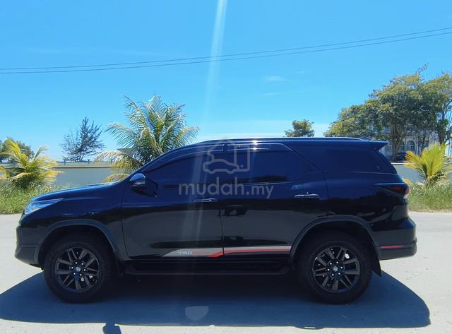 2018 Toyota FORTUNER TRD 2.4 Auto - 1