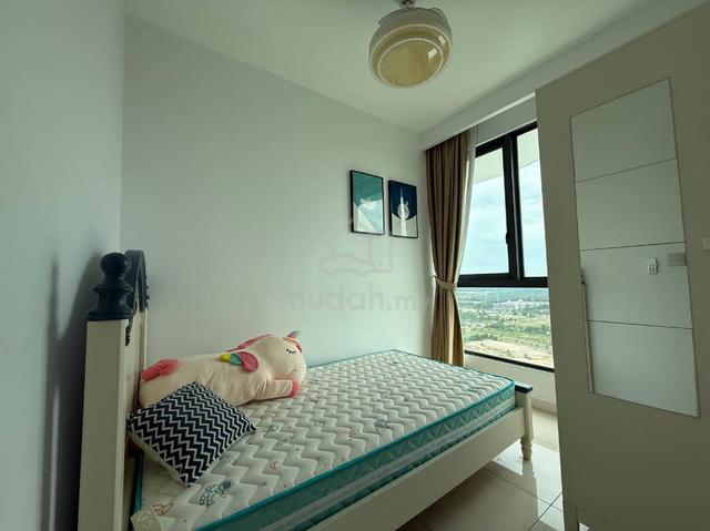 The M @ Medini Macrolink 1