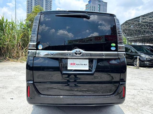 2019 Toyota VOXY 2.0 8 Seater F/Loan Leather seat - 4