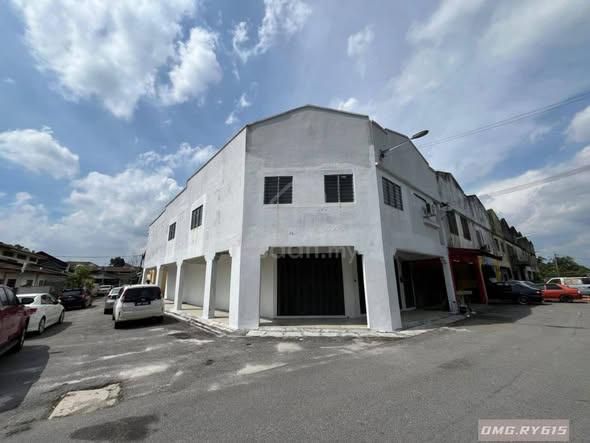 Taman Menara Maju klang Double Storey Corner Shoplot 32X75 Freehold 1