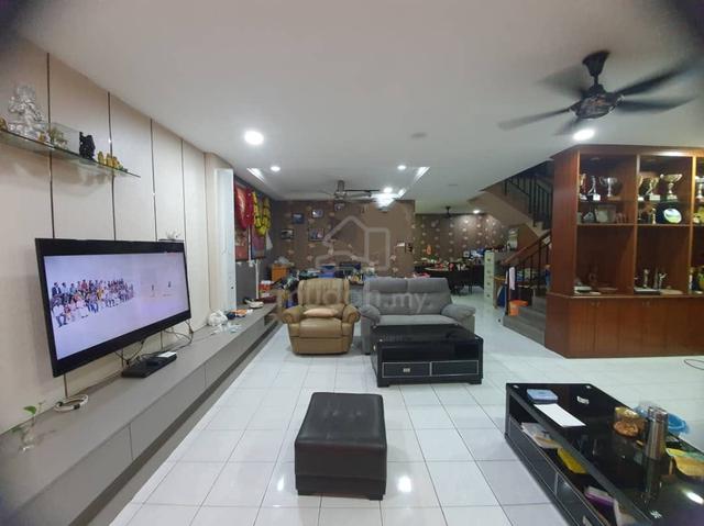 Bukit Indah Double Storey Terrace house fully extended for Sale 1