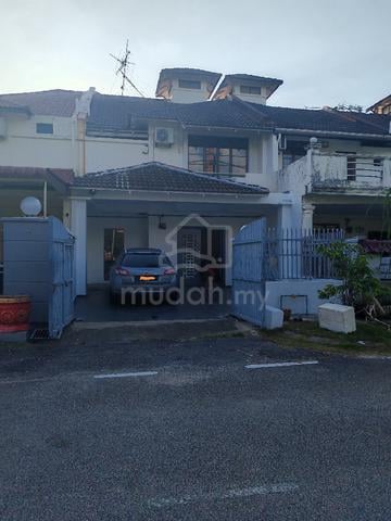 2 storey house at mount Austin for rent 1