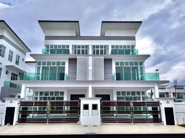 Lowest price/Full Loan/Unblock view/3 storey Cluster/G&G/Mutiara Rini 1