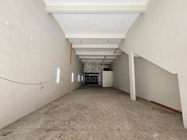 Near Kemuning. Kesas 32 Industrial Park, seksyen 32 Shah alam. 莎阿南双层排厂 1